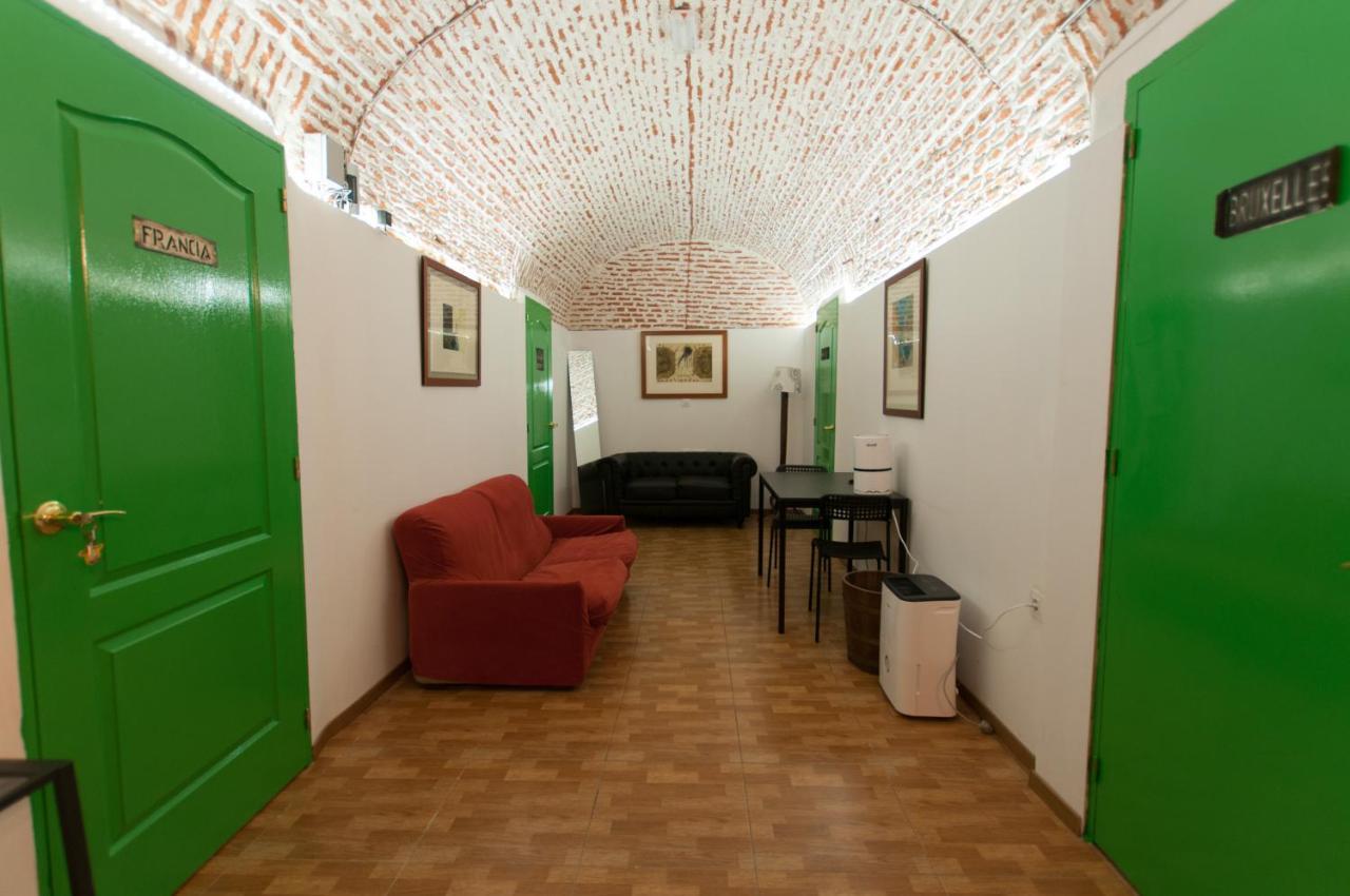 Encomienda Guest House Madrid Exterior photo